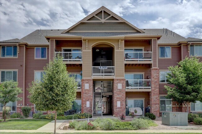 Foto del edificio - 2nd Floor, 2 bed, 2bath, Community Pool!
