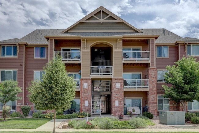Building Photo - 2nd Floor, 2 bed, 2bath, Community Pool!