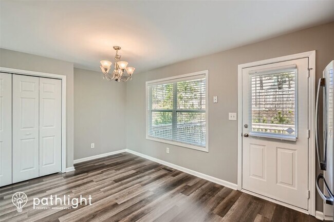 Foto del edificio - 213 Logan Creek Lane