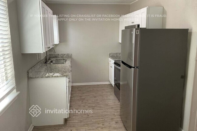 Foto del edificio - 3004 Albany Dr