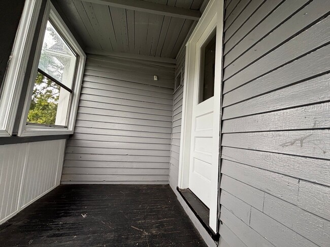 Building Photo - 72 Edmonds St