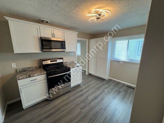 Building Photo - 1154 Melbourne Dr