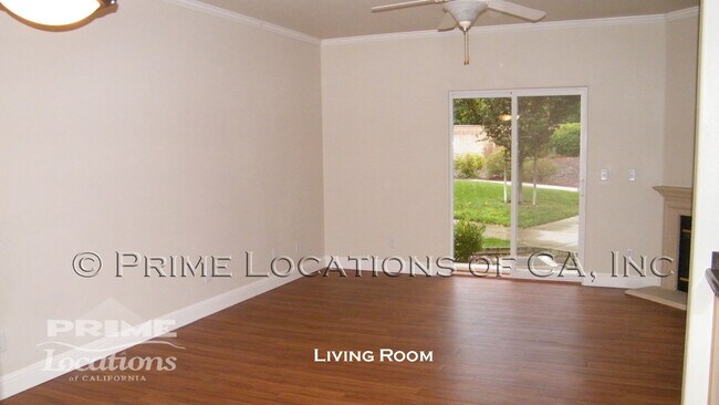 Building Photo - Best value 3 bedroom condo with attached garage