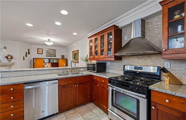 Foto del edificio - Welcome to Monterey Villas – Unit #205