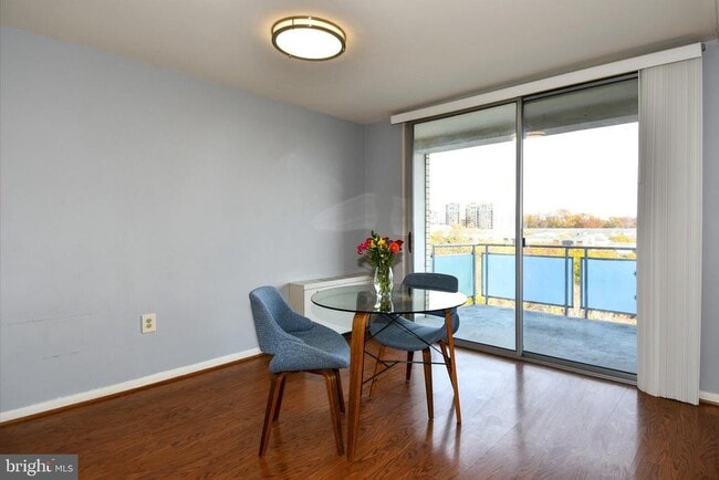 Building Photo - 10201 Grosvenor Pl