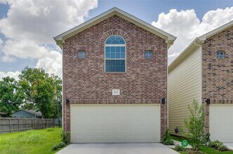 Building Photo - 612 E 38th St