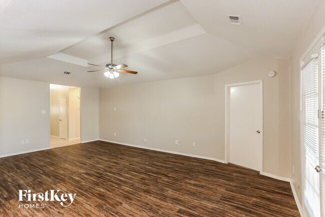 Building Photo - 6000 Lavaca Dr