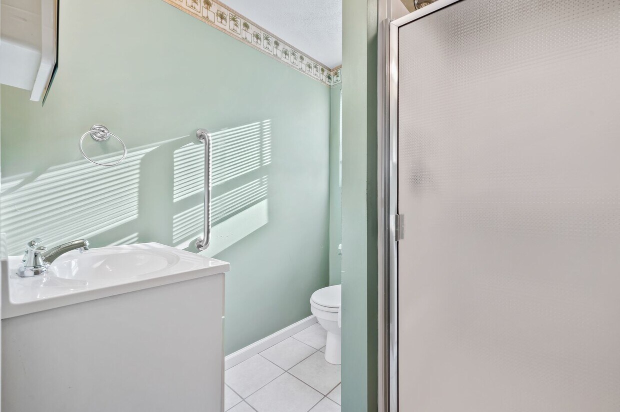 Updated 3 bedroom in Elliot Minutes from the West End Overlook! - Updated 3 bedroom in Elliot Minutes from the West End Overlook!