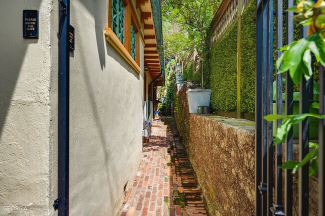 Building Photo - 37 S Prado NE