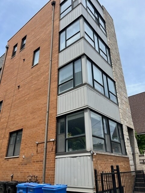 Primary Photo - 224 S Oakley Blvd