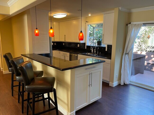 Kitchen Island - 4951 Enfield Ave