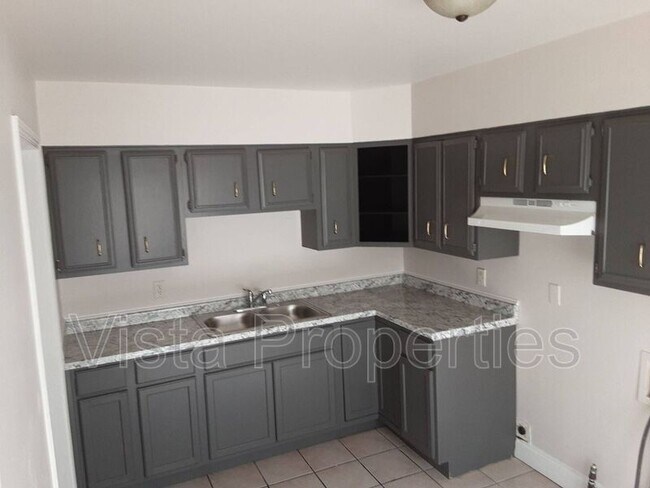Building Photo - 5215 Red Oak Ln