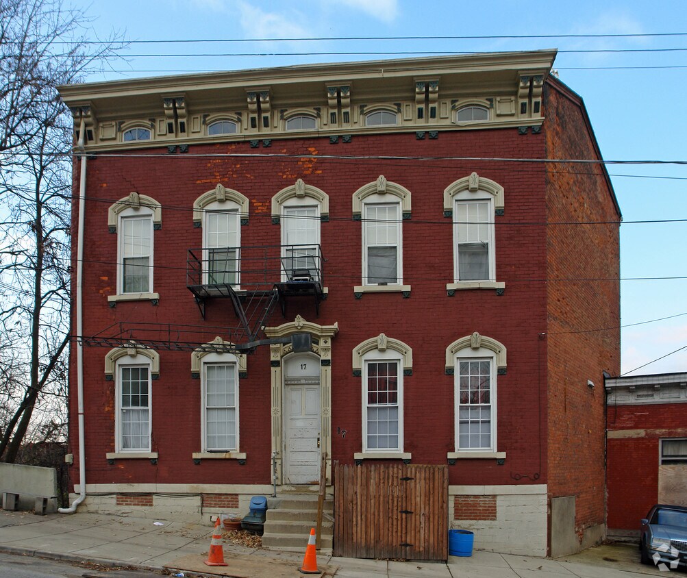 Building Photo - 17 Mulberry St