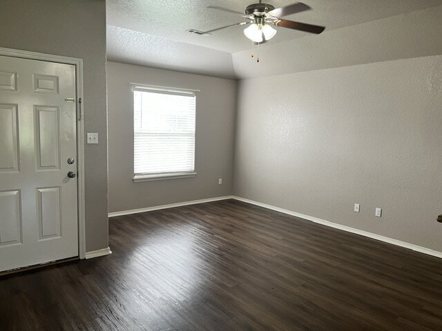 Foto del edificio - 217 Regency Dr