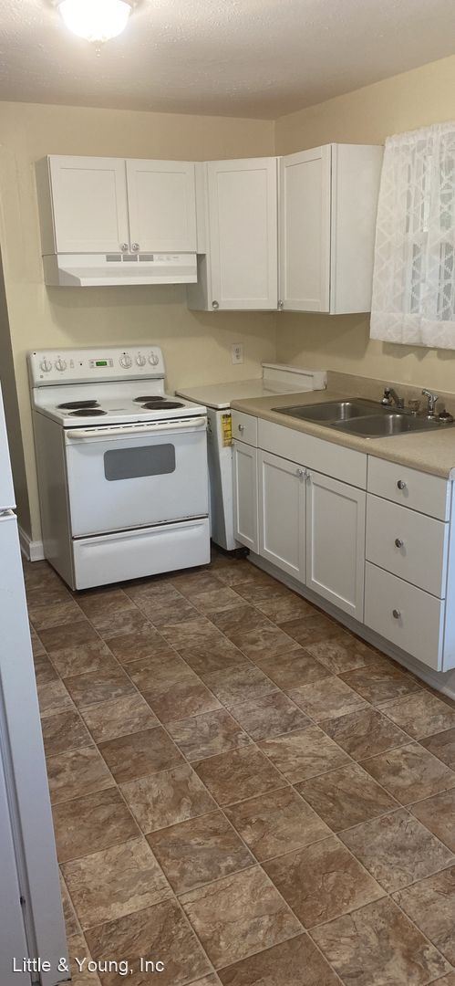 Building Photo - 2 br, 1 bath House - 455 McBain Drive