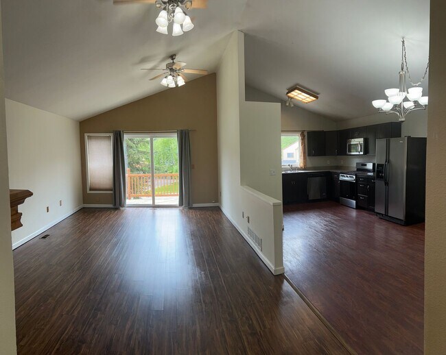 Foto del edificio - 4 bed/ 2 bath beauty in Eagle River