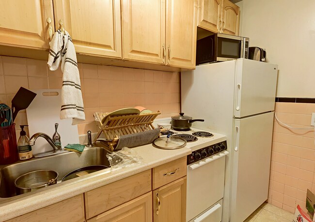 Building Photo - 1063 Beacon St