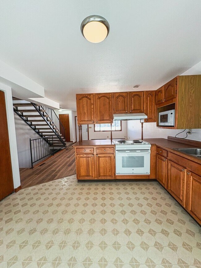 Building Photo - Cozy 4 plex