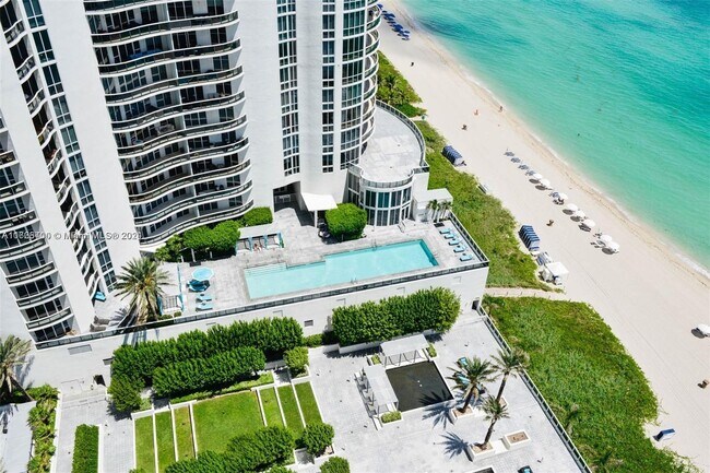 Foto del edificio - 15901 Collins Ave