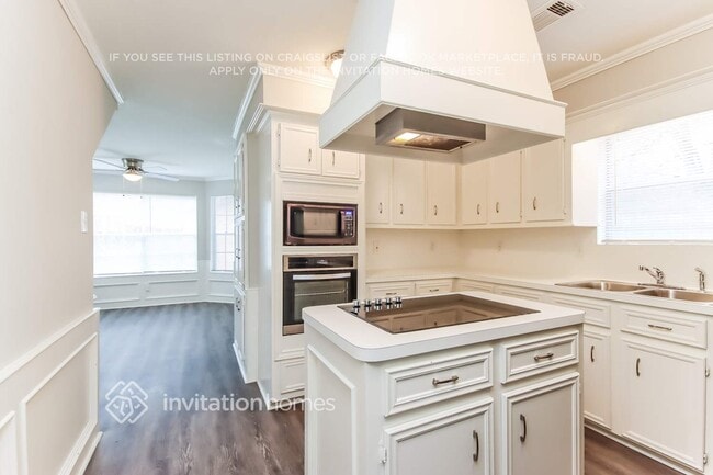 Building Photo - 3807 El James Dr