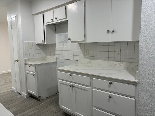 Foto del edificio - 6200 W Tidwell Rd