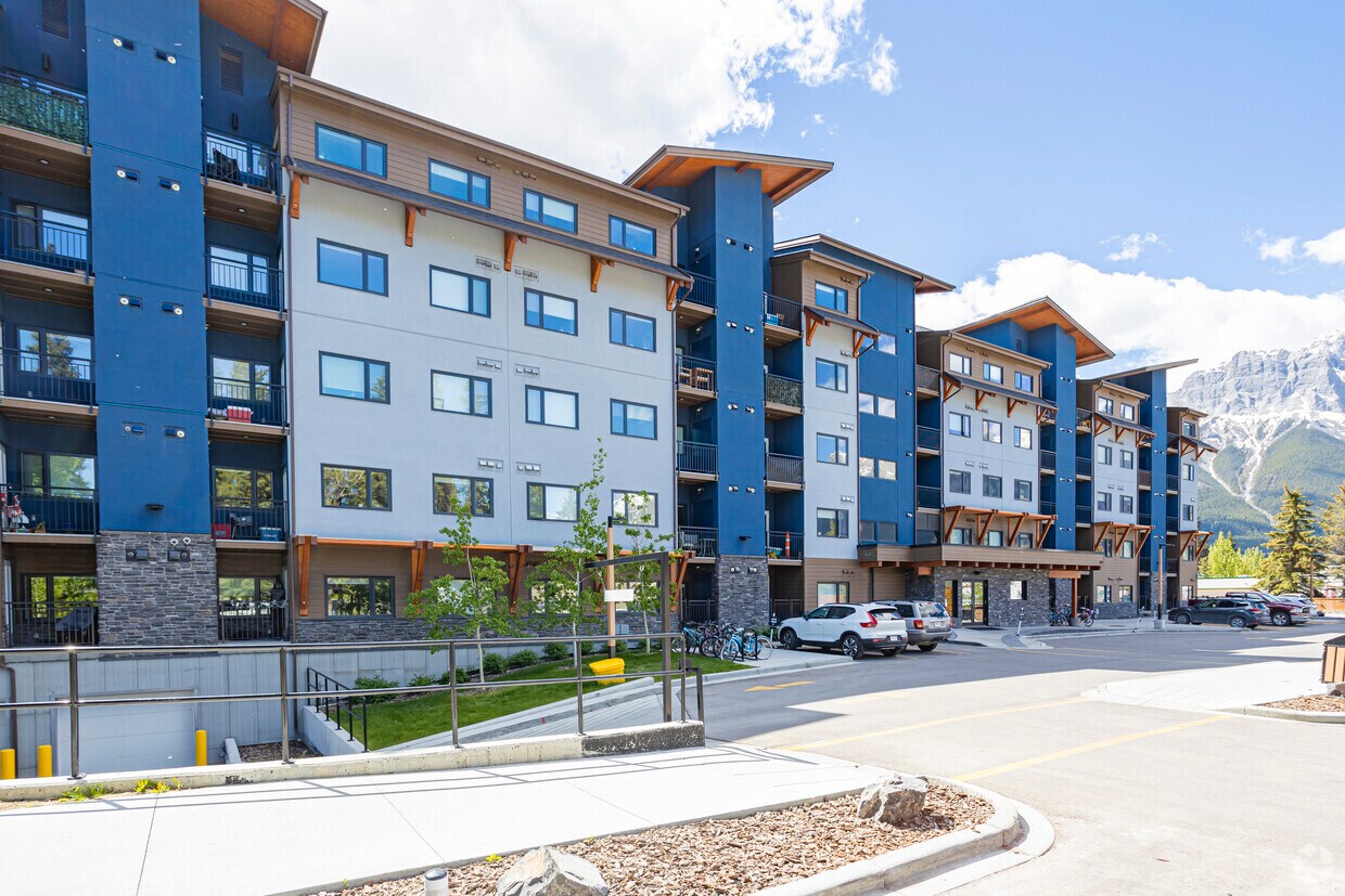 Primary Photo - Vue Canmore