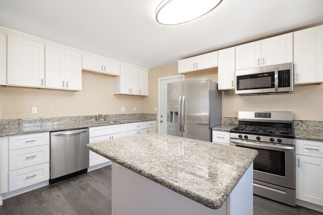 Foto del edificio - Single family home for rent 4bed/2bath! -$...