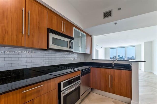 Building Photo - 335 S Biscayne Blvd
