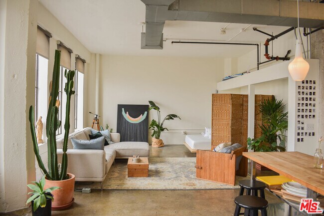 Foto del edificio - 315 E 8th St