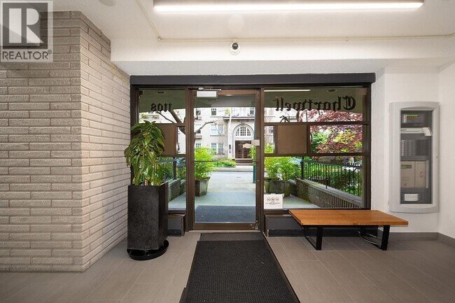 Photo du bâtiment - 1108 Nicola St