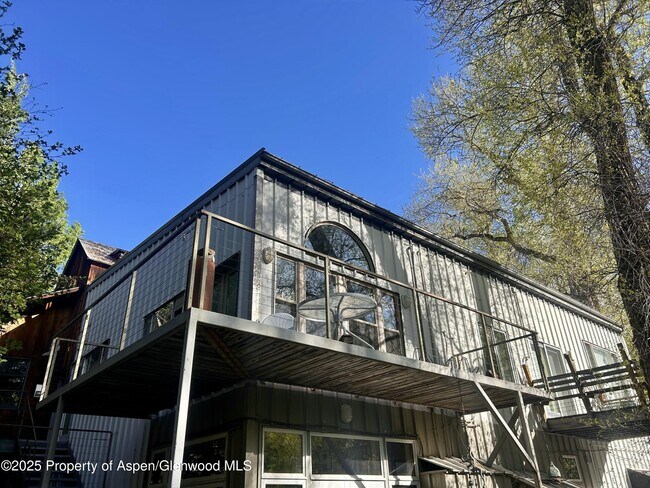 Foto del edificio - 410 N Mill St