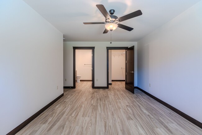 Building Photo - 1157 St Andrews Dr