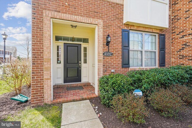 Building Photo - 43212 Wild River Square