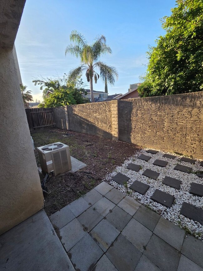 Foto del edificio - Available Now!! Delightful 2 bedroom, 2.5 bath condo!!