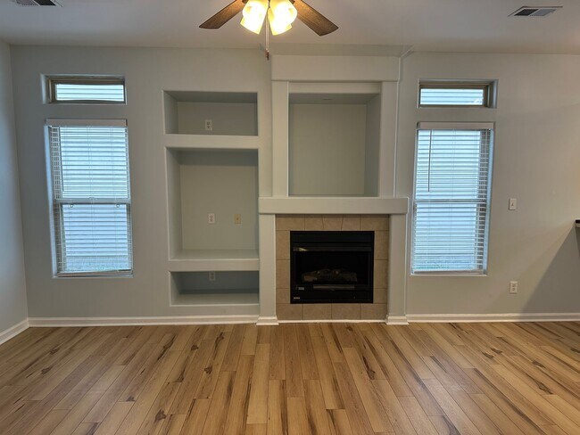 Foto del edificio - COMING SOON! Beautiful 3 BR, 2 Bath House!   Finished Garage, Masterson Station Area