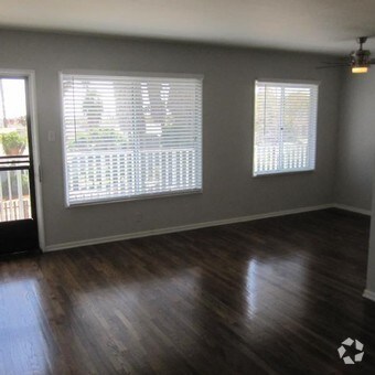 Foto del edificio - 7151 Fountain Ave