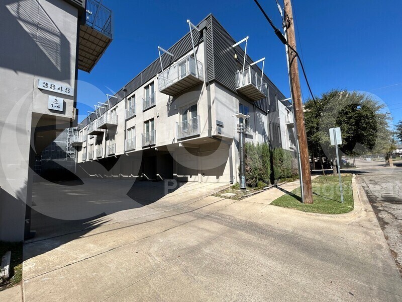 Primary Photo - 3845 Convent St