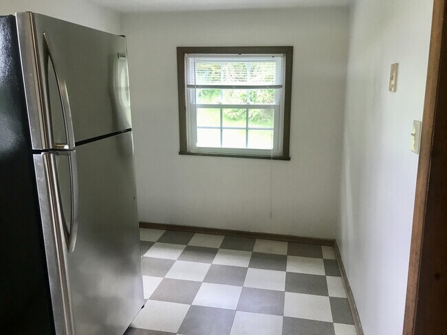 Building Photo - 112 Rockwood Ave