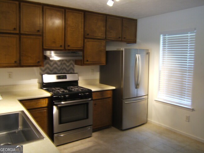Building Photo - 7045 Brentwood Ct