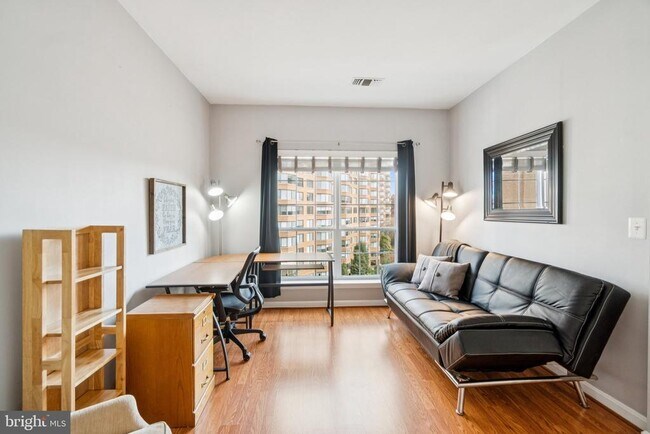 Foto del edificio - 4550 Strutfield Ln