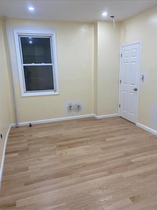 Building Photo - 549 Hempstead Turnpike