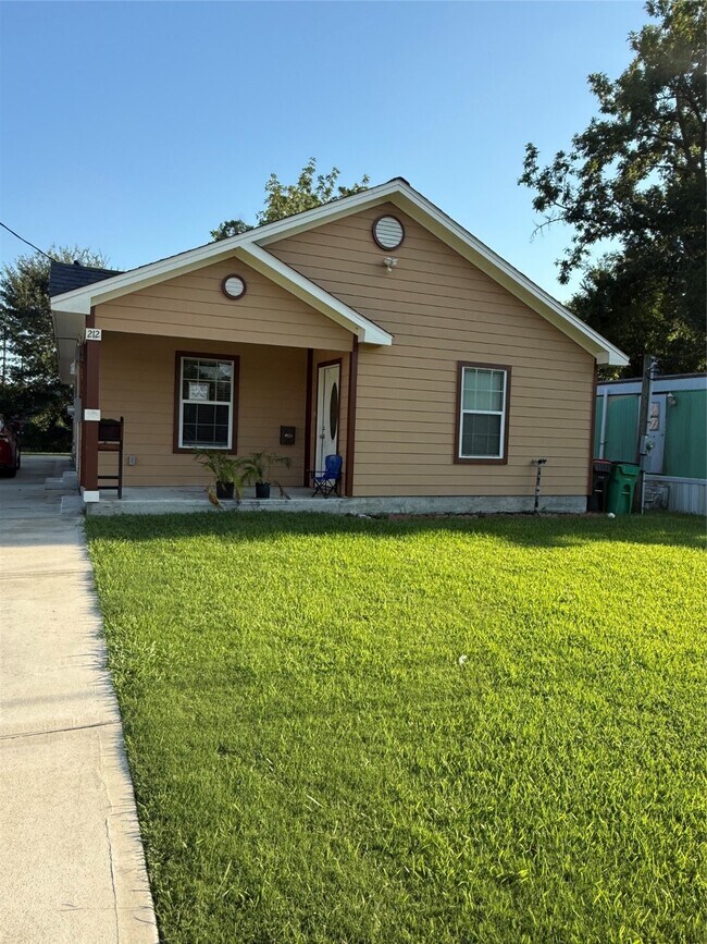 Building Photo - 210 E Homan Ave