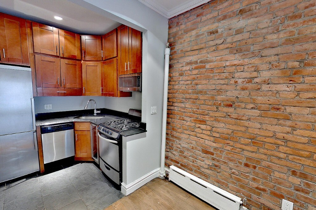 Building Photo - 353 E 72nd St