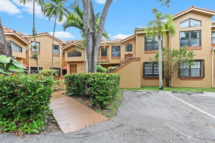 Photo - 15569 Miami Lakeway N Unit 20516