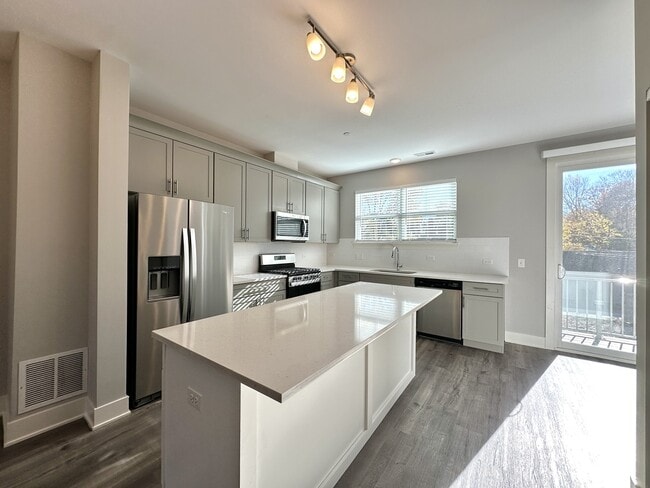 Foto del edificio - 615 Broadway St