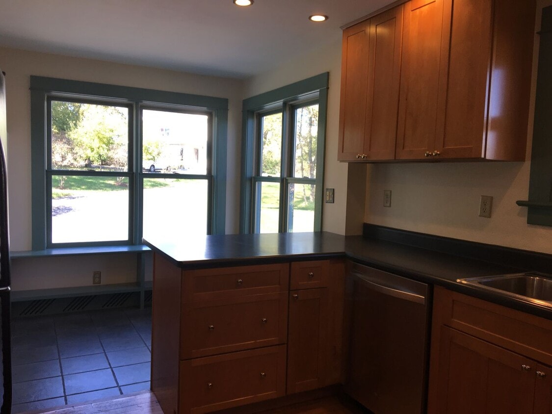 Primary Photo - Lovely Single-Family 3BR Home in Vergennes...