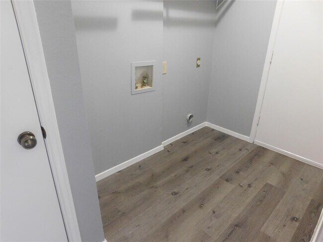 Foto del edificio - 8315 Elm Ct