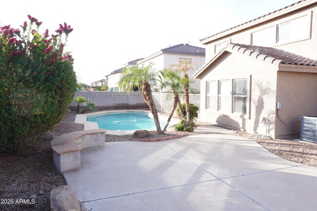 Foto del edificio - 3281 S Martingale Rd