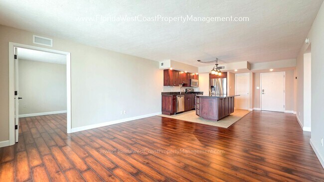 Building Photo - DOWNTOWN 15th FLOOR CONDO! 2 BEDROOM CONDO ! UPDATED! CITY VIEWS!