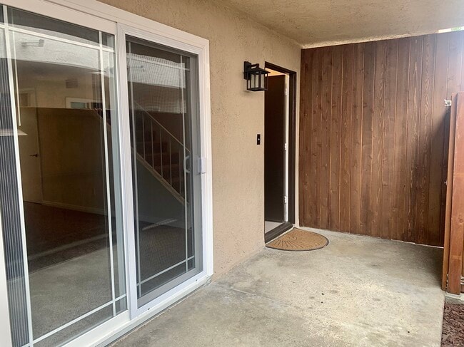 Entry patio - 310 20th St